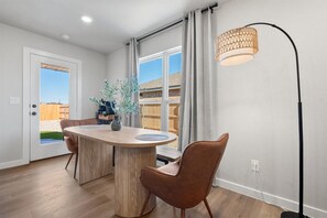 Dining - Wellness Retreat - 3BR/2BA - Family Friendly (Lubbock)