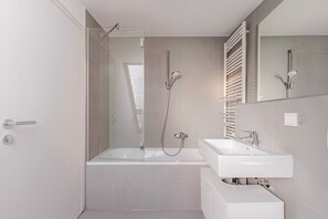Hair dryer, towels - Blueground | Landstraße, balcony, nr Belvedere (Vienna)