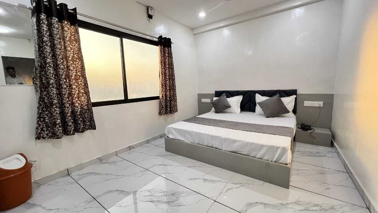Deluxe Room, City View