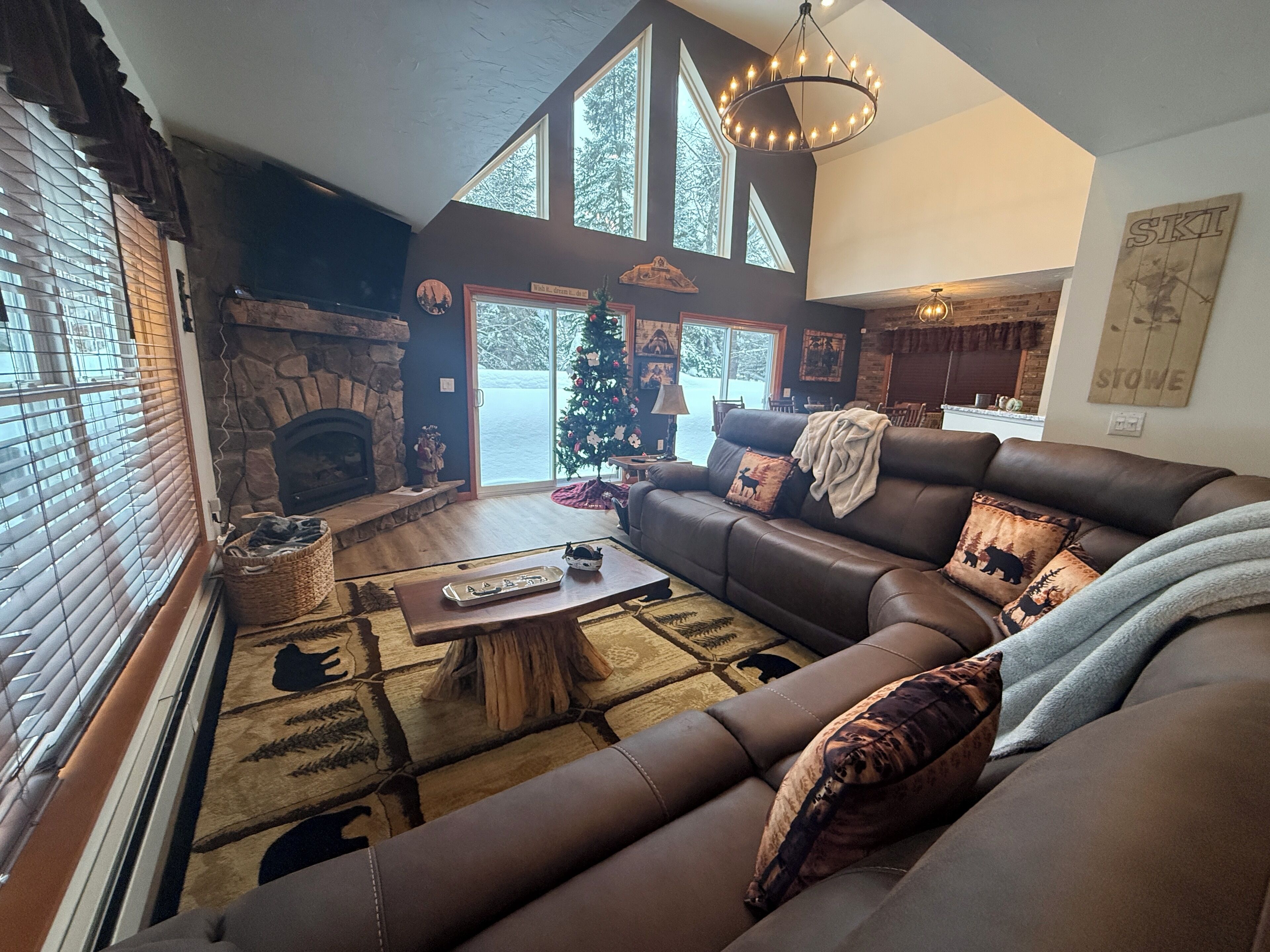 Télévision, cheminée