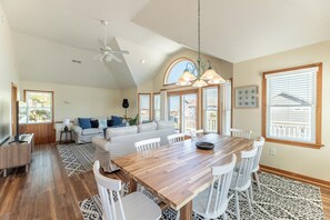 TV - Beach Please - Corolla, Oceanside, Pool, Hot Tub, Pet OK, YR Flex Stays (Corolla)