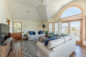 TV - Beach Please - Corolla, Oceanside, Pool, Hot Tub, Pet OK, YR Flex Stays (Corolla)