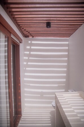 Towels, soap, shampoo, toilet paper - Limbo Lux Bungalows (Kuta)