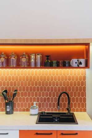 Fridge, microwave, stovetop, electric kettle - Villa Vatama Jimbaran (Jimbaran)