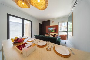 Villa – standard, balkong | Spiseområde på rommet