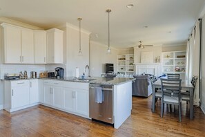 Interior - 4BR Nashville Stay w/ Pool Table & Patio! (Nashville)