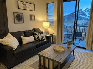 Smart-tv, pejs, bordfodbold, bordtennisbord