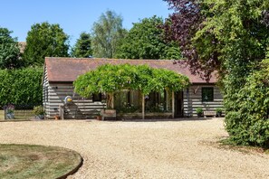 Exterior - Harts Leap -  sleeps 2 guests  in 1 bedroom (Redmarley D'Abitot)