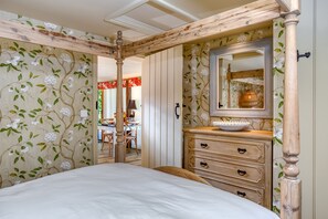 1 bedroom, Internet, bed sheets - Harts Leap -  sleeps 2 guests  in 1 bedroom (Redmarley D'Abitot)
