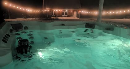 Fully-equipped riverside cottage with jacuzzi.