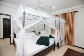 Deluxe Triple Room, Balcony | Desk, iron/ironing board, free WiFi - Yala Elegant Hotel (Tissamaharama)
