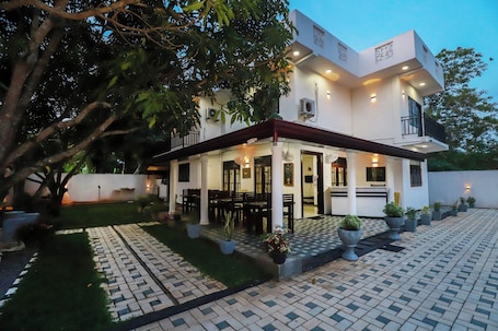 Exterior. Yala Elegant Hotel