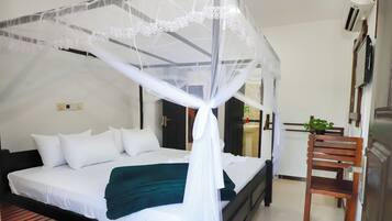 Deluxe Double Room | Desk, iron/ironing board, free WiFi