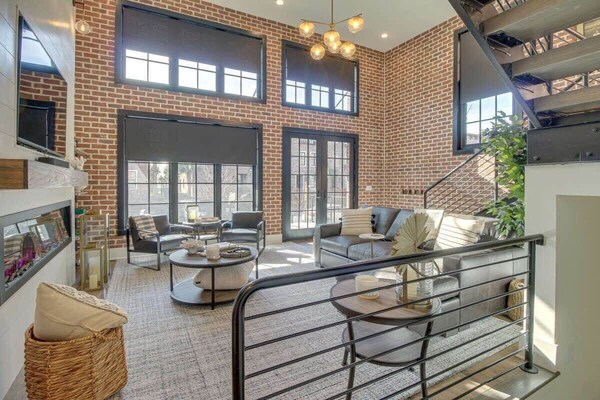 River Views, Historic Central Neighborhood, Luxury Townhome - Savannah, GA