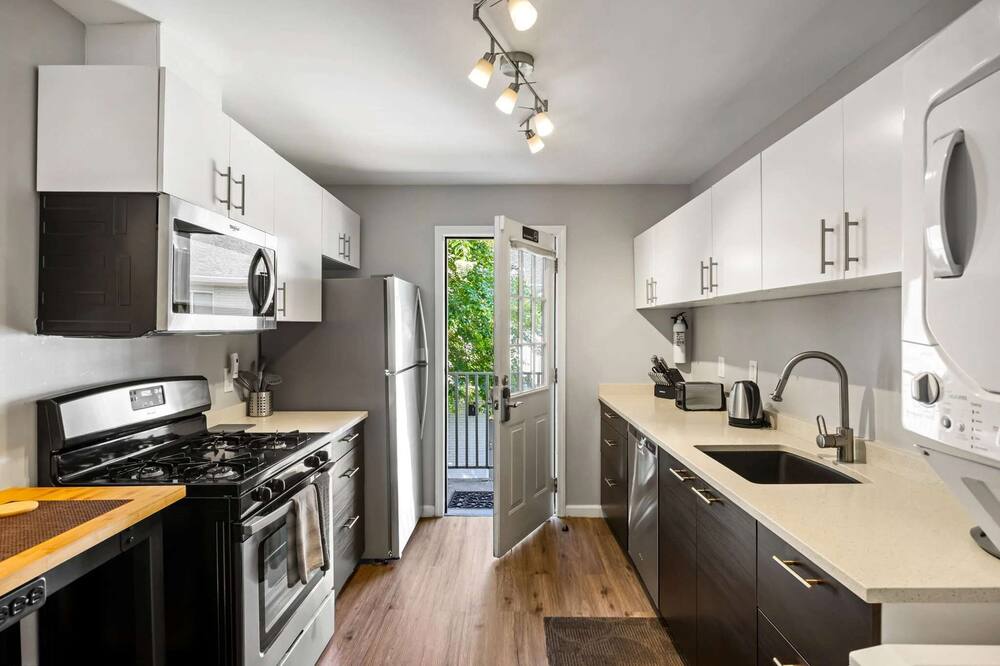 Brookwood Courtyard by BCA Furnished Apartments Bcc1b 11 K