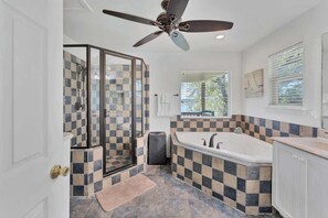House (3 Bedrooms) | Interior - Lakeshore Escapes, on Canyon Lake Waterfront (Canyon Lake)