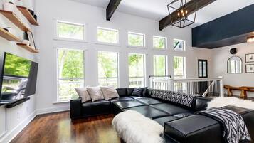 House (5 Bedrooms) | Interior