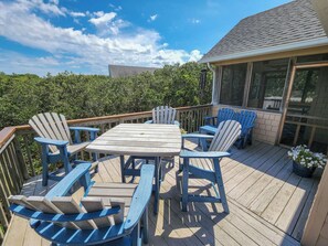 Outdoor dining - Mariah - 3 BR home, 400 yards to the beach in Southern Shores (Southern Shores)