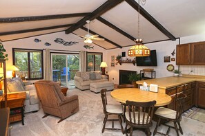 TV, books - Sea Gables -  Oceanside 3 BR home on Private Wooded Lot (Southern Shores)