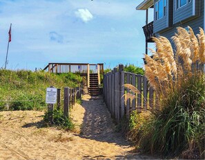 Property grounds - SEAFARI - Oceanside 4 BR home w/Pool & Unique Observation Deck (Duck)