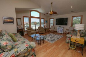 TV - Ultimate Fantasy - Oceanside 4 BR Home w/Private Pool & Putting Green (Duck)
