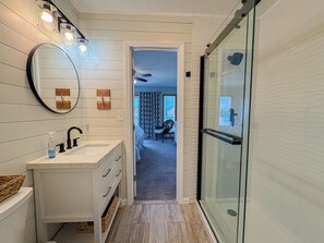 Shower, towels - Salty Paws - 4 BR Oceanside vacation home in the heart of Duck w/Private Pool (Duck)