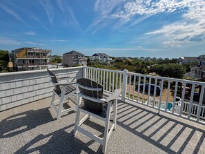 Property grounds - Salty Paws - 4 BR Oceanside vacation home in the heart of Duck w/Private Pool (Duck)