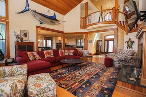 TV - PARADISE SOUTH - 5 BR oceanfront home in Southern Shores (Southern Shores)