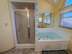 Dusche, Whirlpool, Handtücher