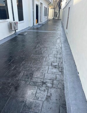 Unclassified image, 5 of 7, button - Modern 3BR  Apartment with free unlimited wifi and free secured Parking (Lagos)