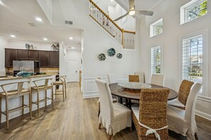 Dining - Spacious, Luxurious 3BR Condo with Pool- Summerwoods in Fernandina Beach (Fernandina Beach)