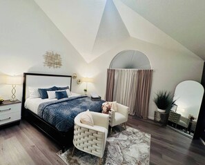 4 bedrooms - Luxury Retreat With Jacuzzi, Fire Pit and Playroom (Tobyhanna)
