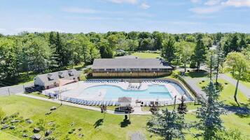 House, 4 Bedrooms, Accessible, Balcony | Pool | Outdoor pool
