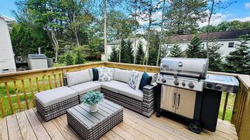 House, 4 Bedrooms, Accessible, Balcony | Property grounds