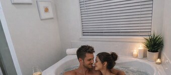 豪華度假屋附按摩  浴缸、火坑和遊戲室  