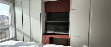 Deluxe Triple Room, Private Bathroom, City View