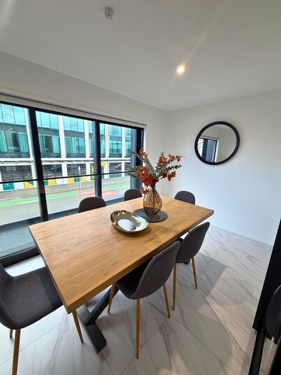 Contemporary2BR Stay at Salisbury Street