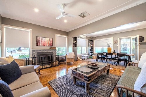 Escape on Palmer - Warm Family Retreat, Firepit