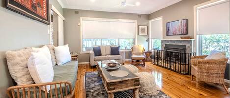 Fernseher, Kamin, Arbeitsbereiche