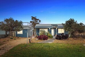 Exterior - Salty Joe's - Wifi - Separate Studio (Robe)