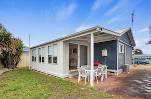 Exterior - Salty Joe's - Wifi - Separate Studio (Robe)