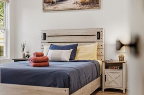 3 bedrooms, iron/ironing board, WiFi, bed sheets - Pelican Landing At The Bay (Pensacola)