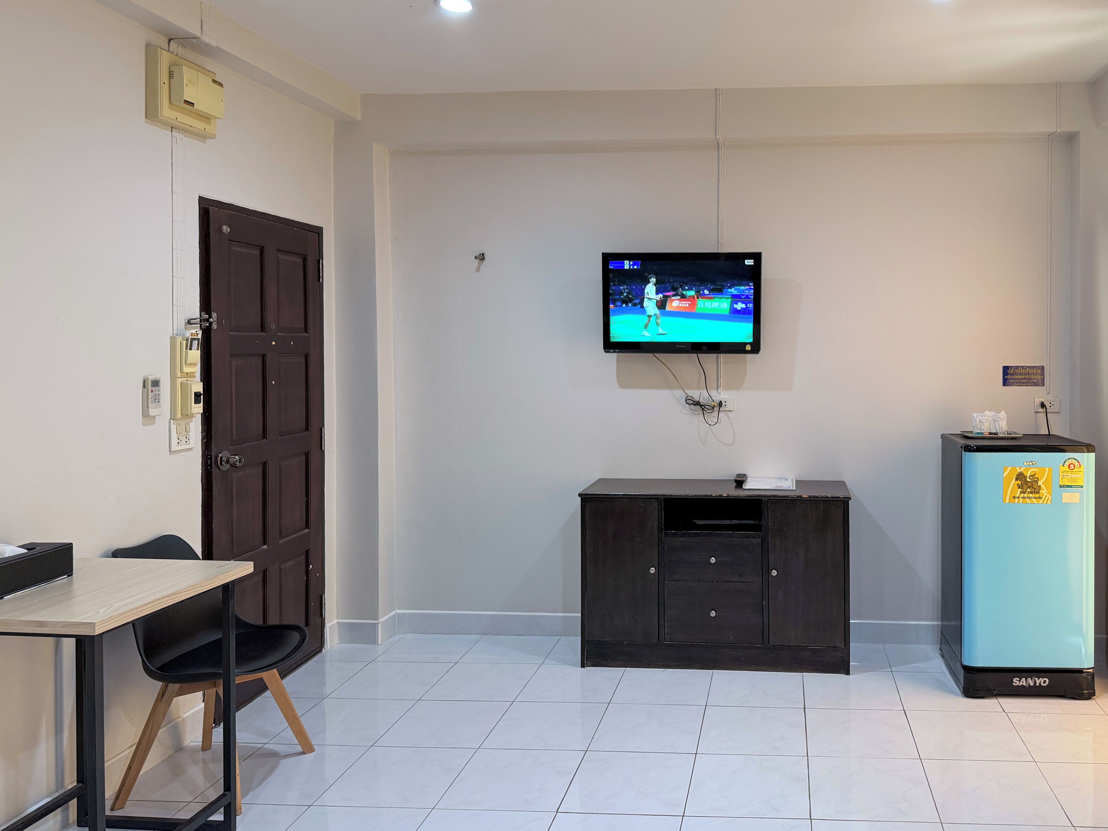 Desk, free WiFi, bed sheets