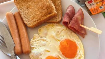 Daily continental breakfast (THB 500 per person)