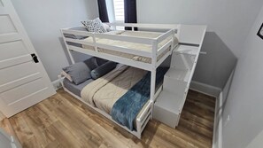 2 dormitorios, tabla de planchar con plancha, Internet y ropa de cama