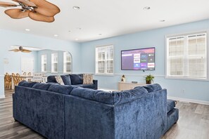 Smart TV, chimenea, videojuegos y tenis de mesa 