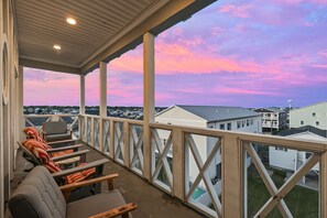 Property grounds - 6BR Retreat w/ Pool + Hot Tub | Sleeps 24 (North Myrtle Beach)
