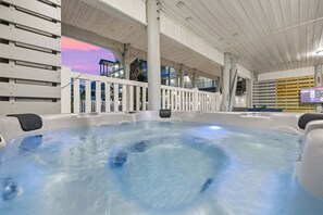 Indoor spa tub - 6BR Retreat w/ Pool + Hot Tub | Sleeps 24 (North Myrtle Beach)