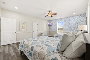 6 habitaciones, escritorio y tabla de planchar con plancha 