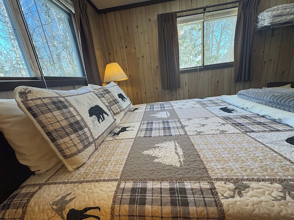 2 bedrooms, desk, iron/ironing board, free WiFi